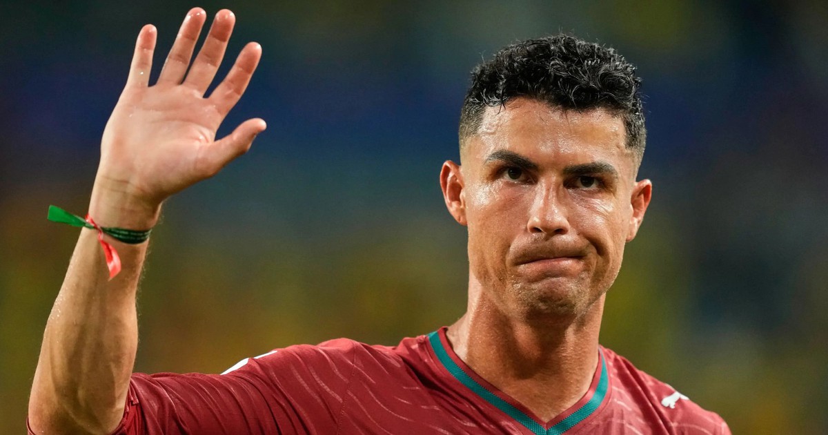 Brazil bại trận, nhưng sao Ronaldo lại nhận tin dữ?