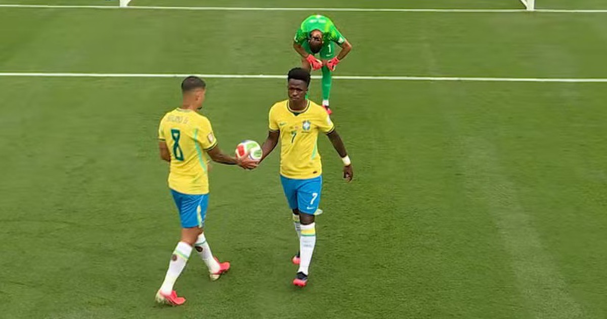 Ông Ancelotti giải thích lý do Vinicius phải 'nhường' quyền đá phạt đền