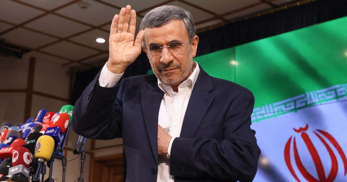 Sau tin đồn thiệt mạng, cựu tổng thống Iran xuất hiện tại lễ tang lãnh tụ Khamenei