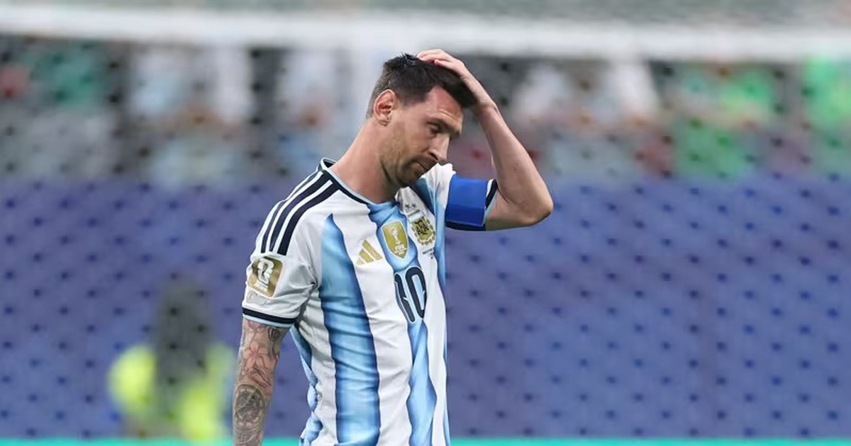 Messi tiếp tục đá hỏng phạt đền, lập kỷ lục buồn tại World Cup