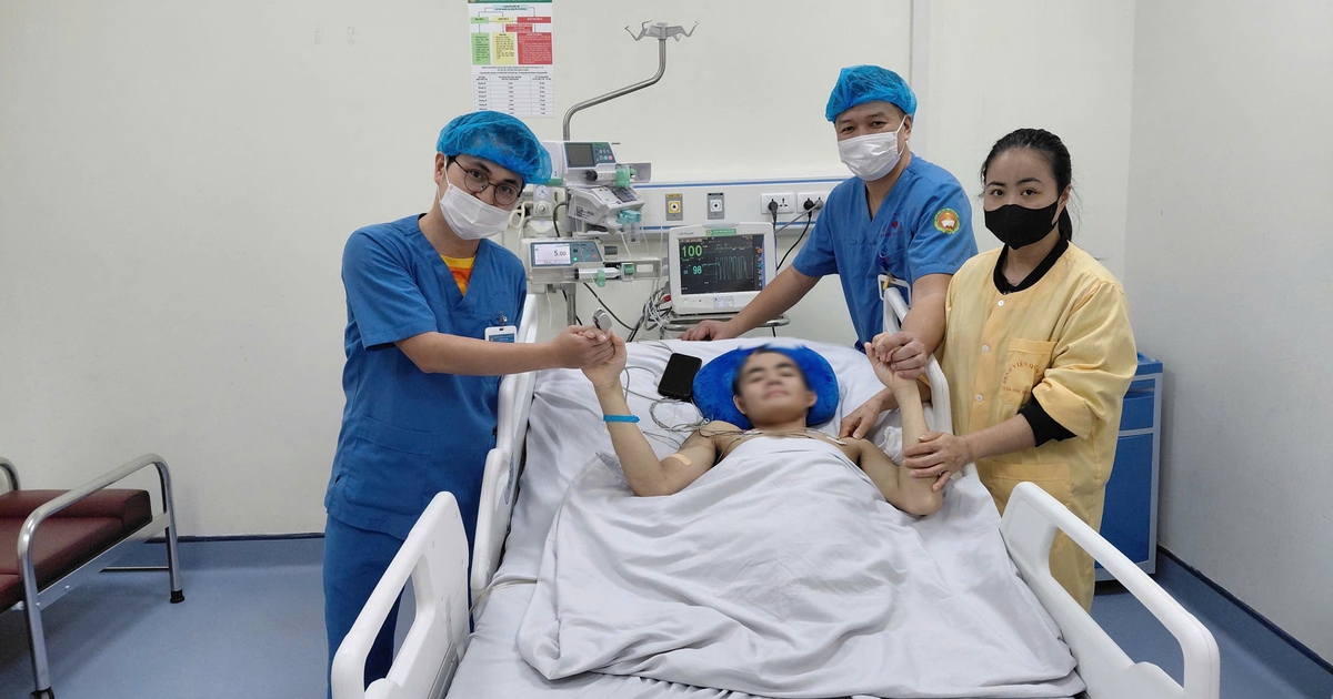Từ cửa tử trở về, nghị lực của chàng trai mất nửa người khiến bác sĩ cảm phục