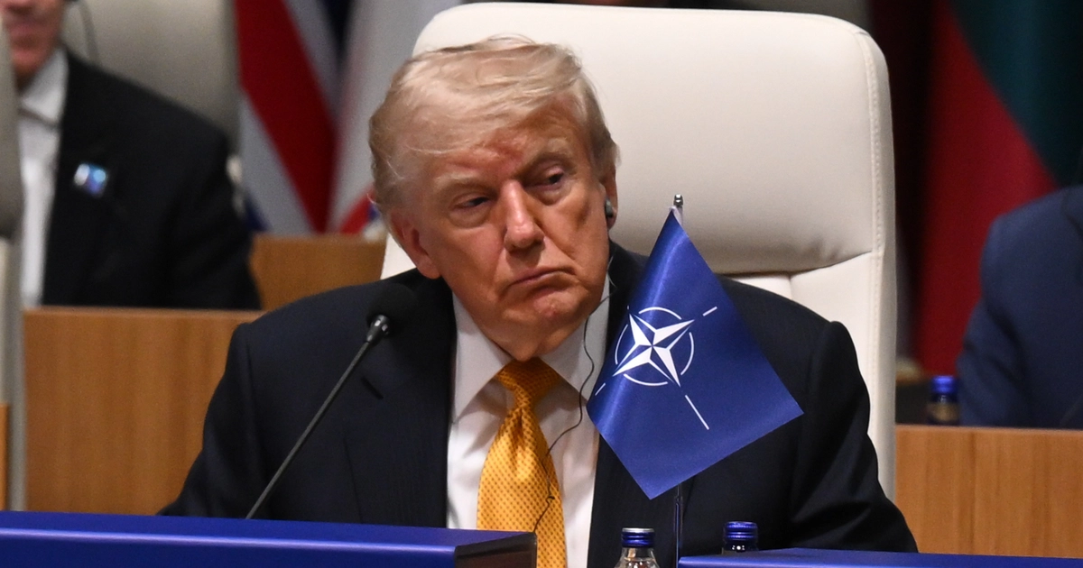 Ông Trump tuyên bố Mỹ sẽ ‘đánh mạnh vào Iran ngay đêm nay’