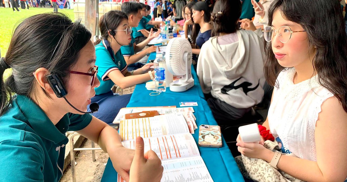 Đại học Kinh tế TP.HCM công bố điểm sàn, mở công cụ tính điểm xét tuyển