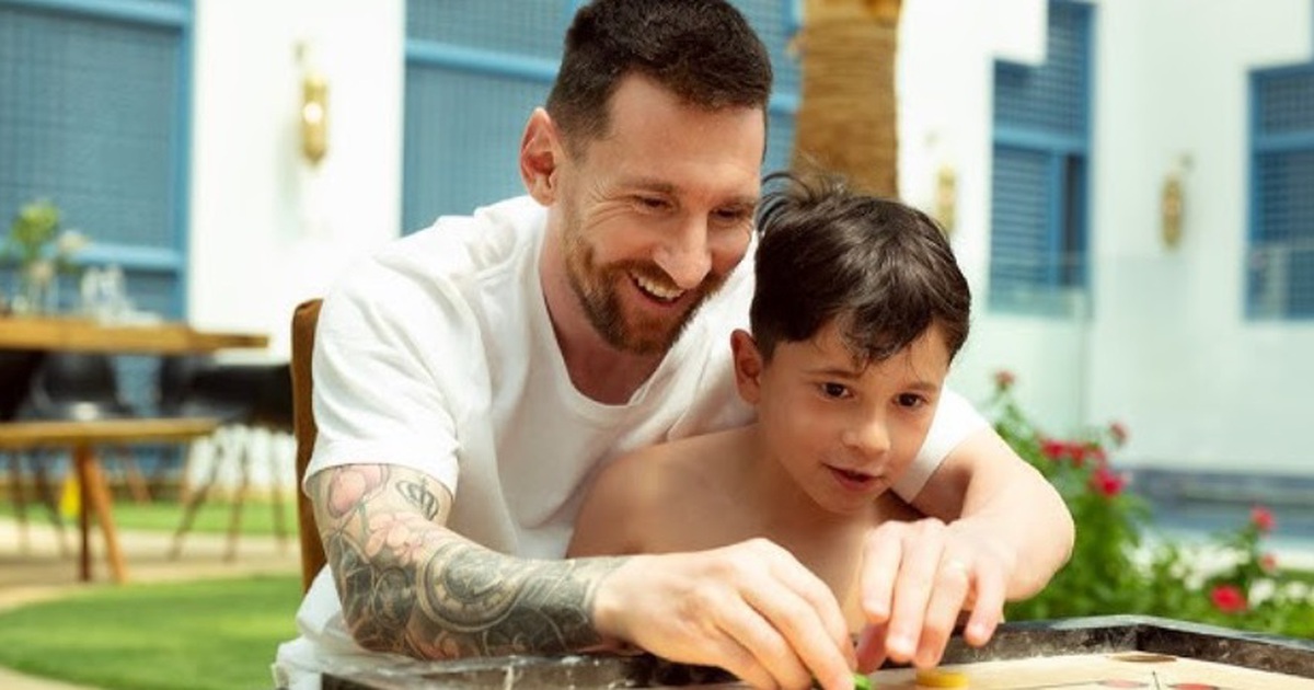Cãi nhau về Ronaldo và Messi không biết đời nào mới dứt, bạn chọn ai?