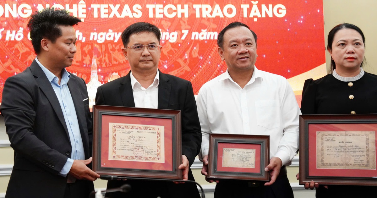 TP.HCM tiếp nhận kỷ vật, sơ đồ chôn liệt sĩ từ nhóm nghiên cứu của Mỹ