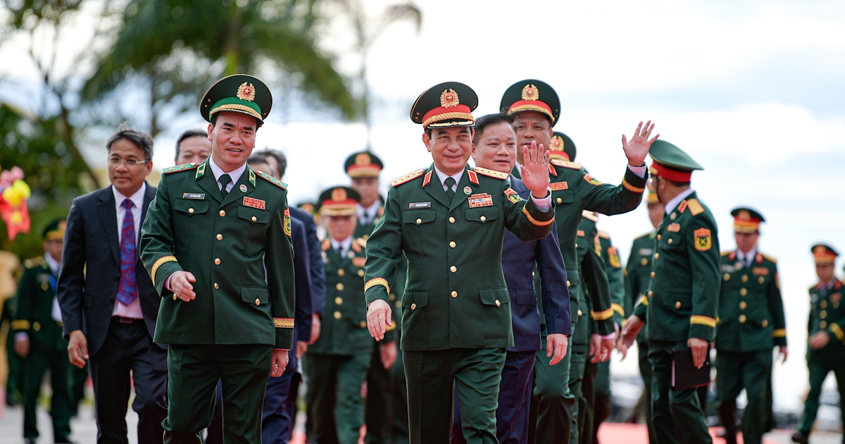 Đại tướng Phan Văn Giang sang Lào, bắt đầu dự Giao lưu hữu nghị quốc phòng biên giới