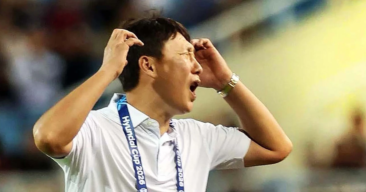 Khi HLV Kim Sang Sik rối