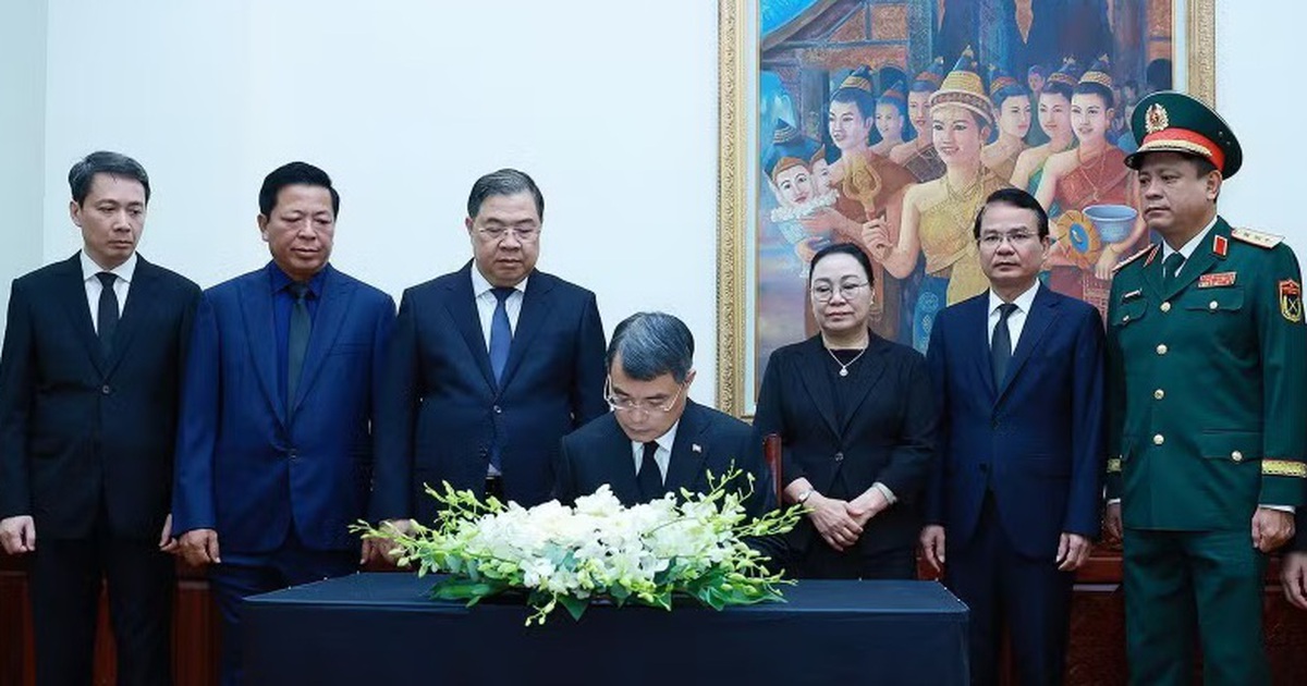 Lãnh đạo Đảng, Nhà nước viếng Chủ tịch Quốc hội Lào Xaysomphone Phomvihane
