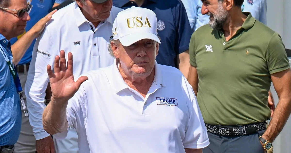 Tiêm kích F-16 xuất kích chặn máy bay lạ gần sân golf của ông Trump