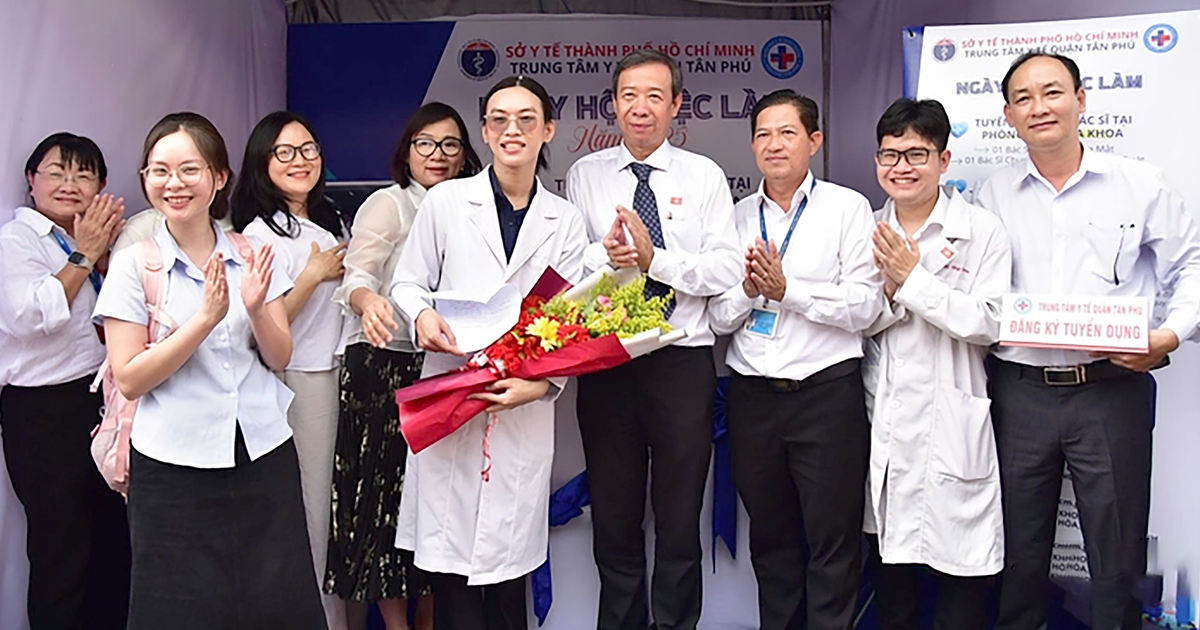 Nhiều bệnh viện TP.HCM tuyển hàng trăm bác sĩ, điều dưỡng, có nơi tuyển 60 người
