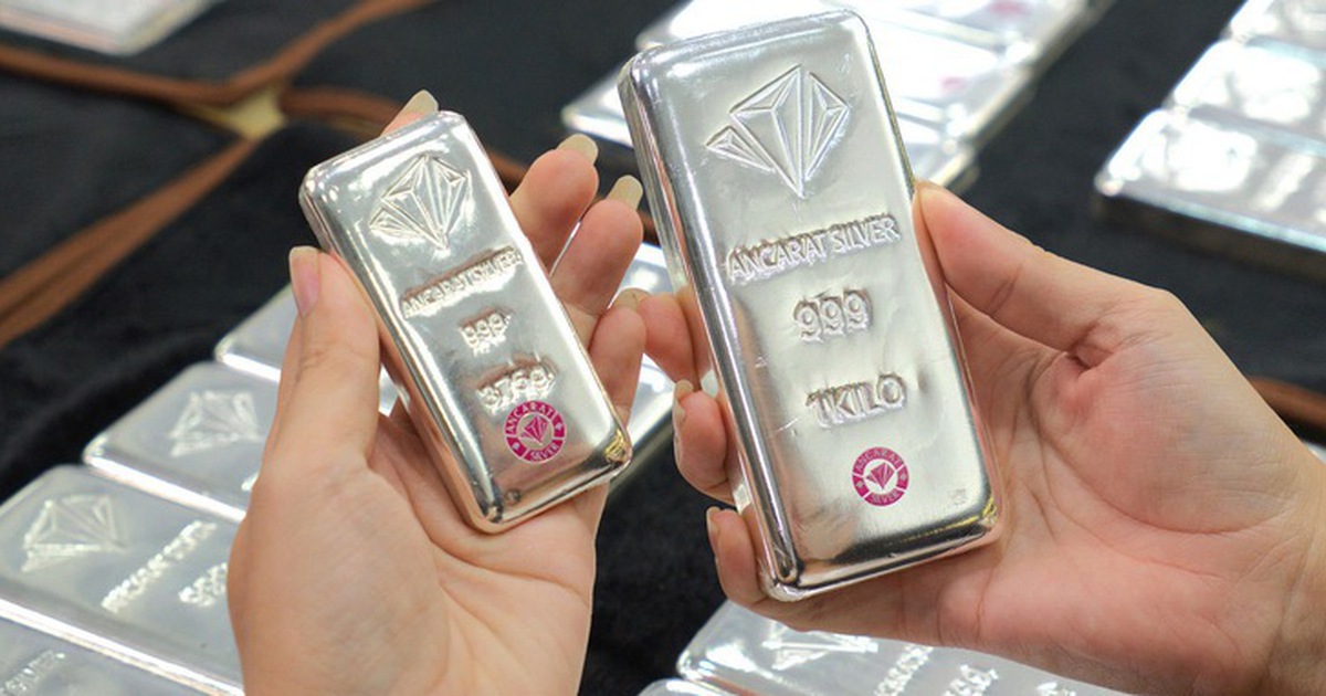Đọc nhanh 10-8: Giá dầu đi lên, giá bạc bứt hơn 10% trong một tuần