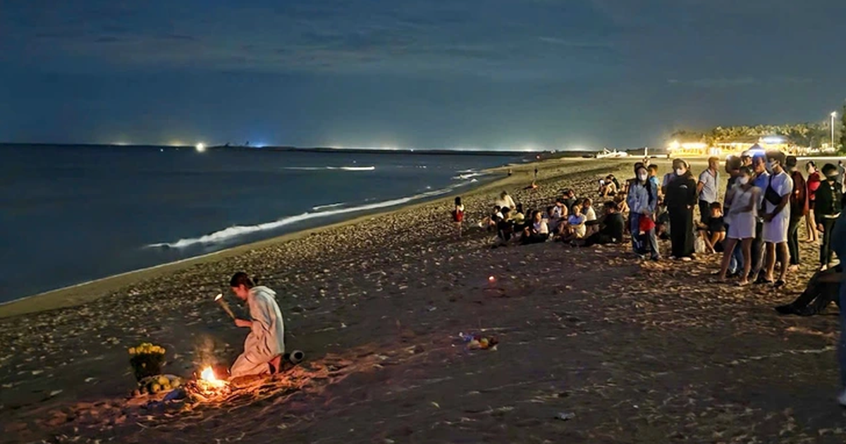 Locals join search for Chinese tourist swept out to sea off Vietnam coast