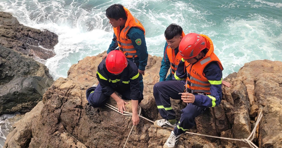 4 người bị sóng cuốn xuống biển Đà Nẵng: Rơi xuống ghềnh đá như ở Mũi Nghê có nên cố bơi vào không?