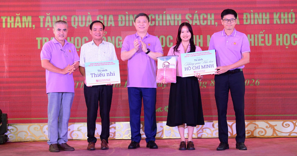 Đoàn tuyên giáo, báo chí - xuất bản TP.HCM bắt đầu 'Hành trình tri ân - Về miền đất lửa'