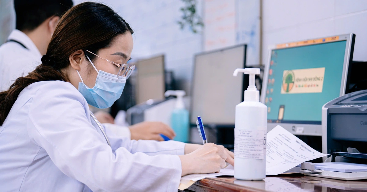 Sở Y tế TP.HCM đề xuất hỗ trợ 100% học phí cho bác sĩ nội trú