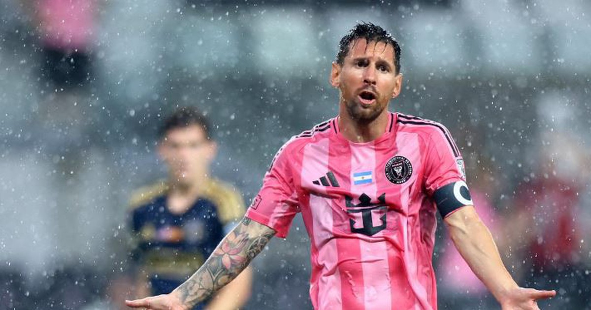 Messi nghỉ thi đấu 'vô thời hạn' sau sự ra đi của cha