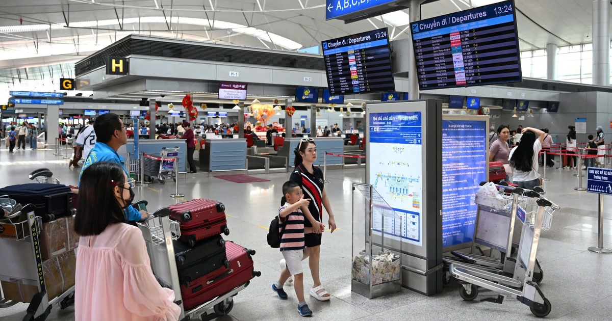 Vì sao giá vé máy bay đi Singapore, Thái Lan giảm sâu trong tháng 8 và 9?