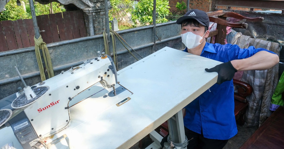 Thanh niên giúp dân chuyển nhà, nhường mặt bằng cho sân bay Gia Bình