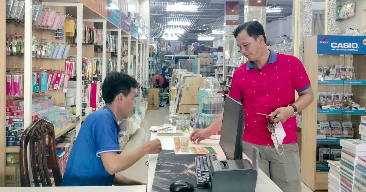 Phụ huynh Cà Mau ‘chạy đôn chạy đáo’ tìm mua sách giáo khoa cho con