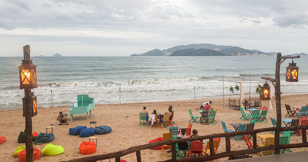 Vì sao Nha Trang tạm dừng hoạt động kinh doanh, vui chơi, giải trí trên bãi biển sau 18h?
