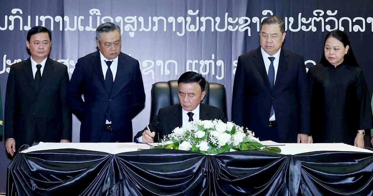Thường trực Ban Bí thư Trần Cẩm Tú dự lễ truy điệu Chủ tịch Quốc hội Lào tại Vientiane