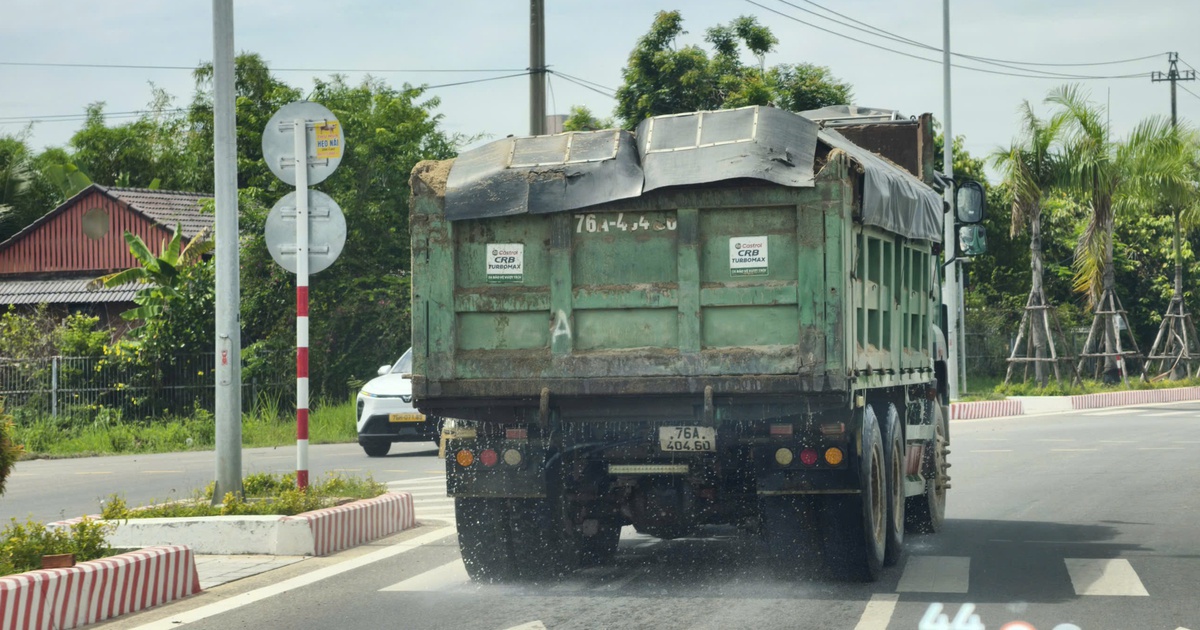 Xe độ chế ống xả lén nước xuống đường: CSGT, đăng kiểm nói gì?