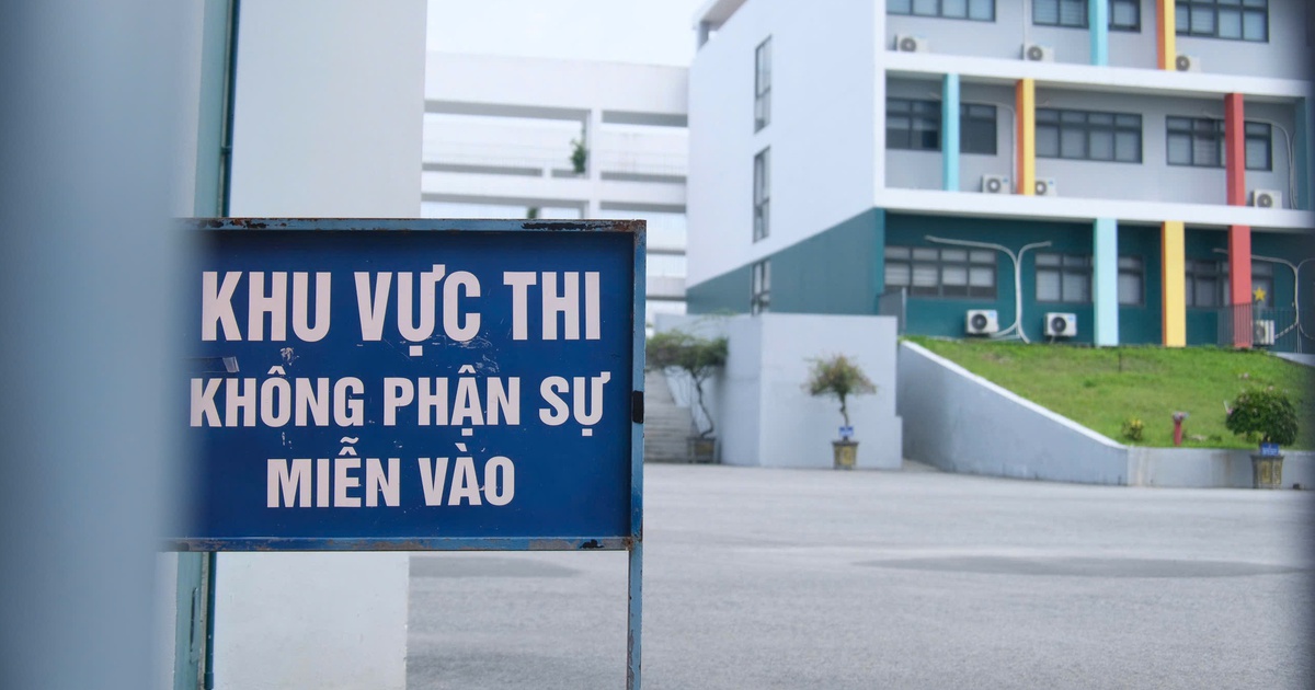 Sáng nay hơn 300 thí sinh chuyên Tuyên Quang dự thi môn văn kỳ thi tốt nghiệp lần 2