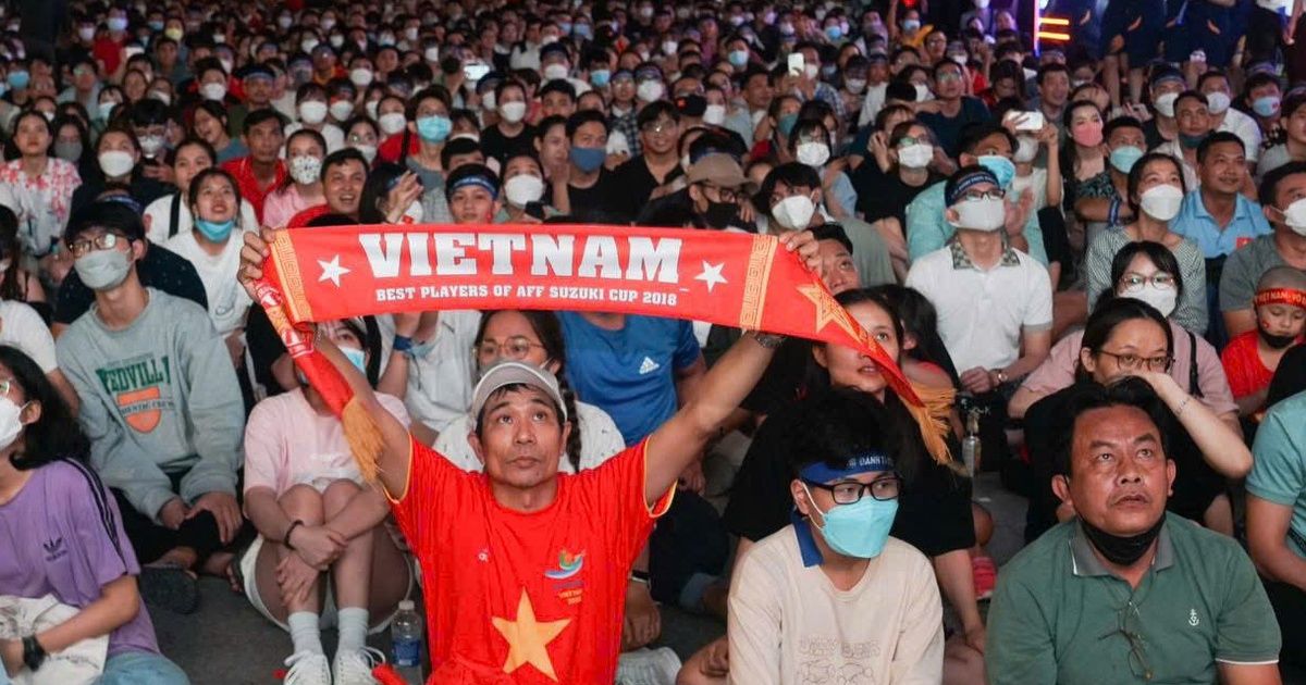Lắp 5 màn hình LED 'khủng' ở phố đi bộ Nguyễn Huệ 'tiếp lửa' tuyển Việt Nam đá bán kết ASEAN Cup 2026
