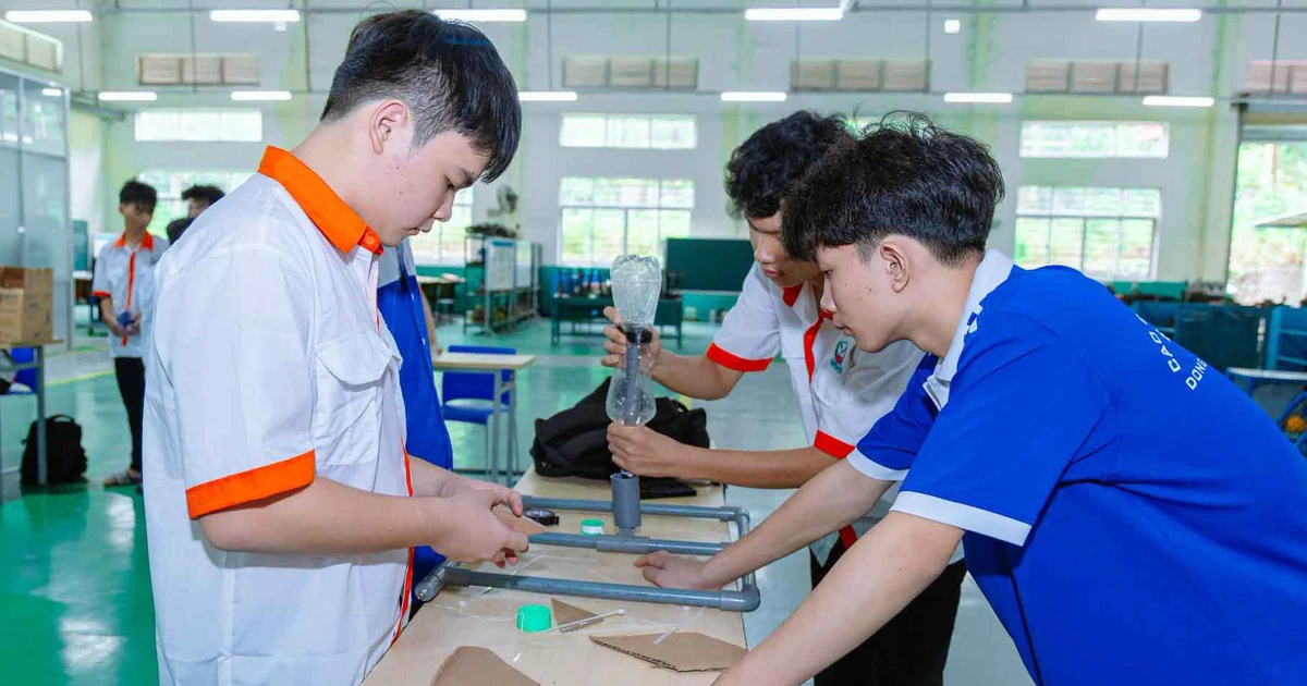 Chương trình trung học nghề mới: Học 10 môn văn hóa trong 3 năm, có cả AI và viết prompt