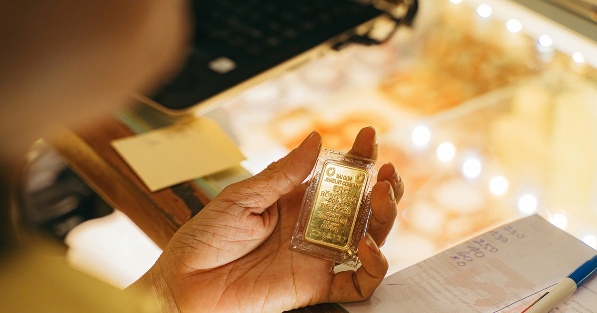 Giá vàng thế giới giảm xuống dưới 4.400 USD/ounce