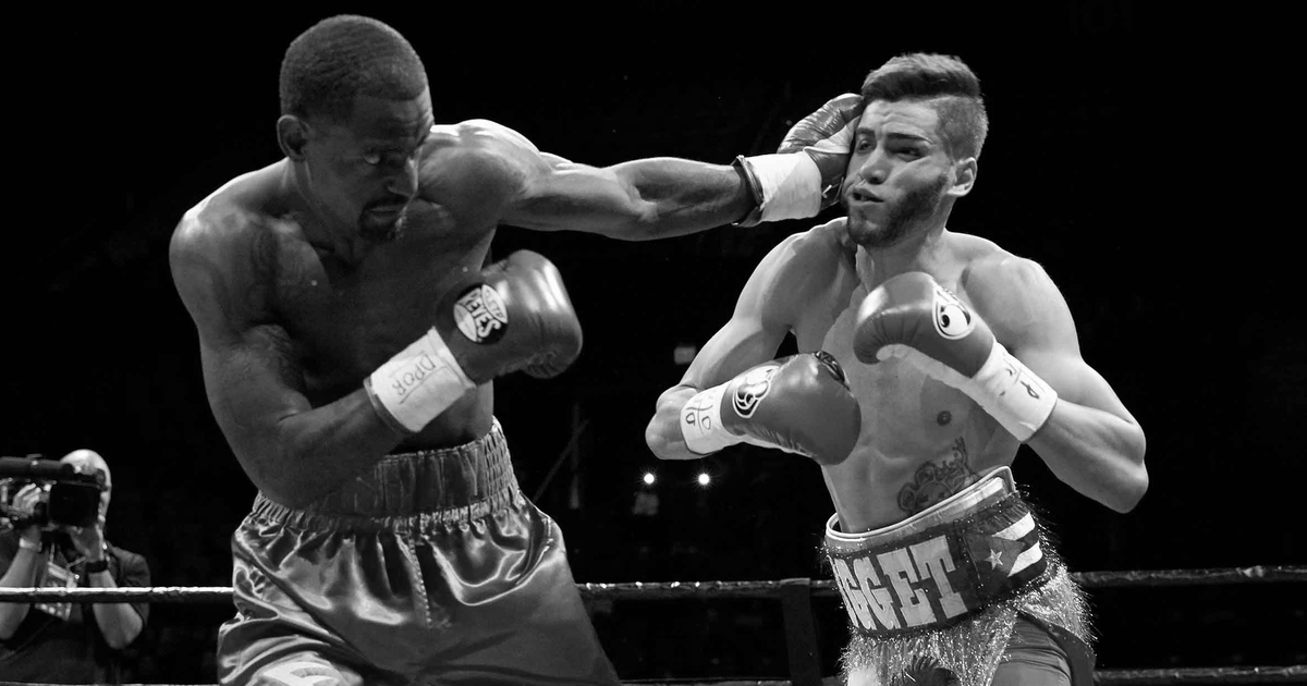 Dính đòn nặng vào đầu, võ sĩ boxing nổi tiếng qua đời sau 11 năm