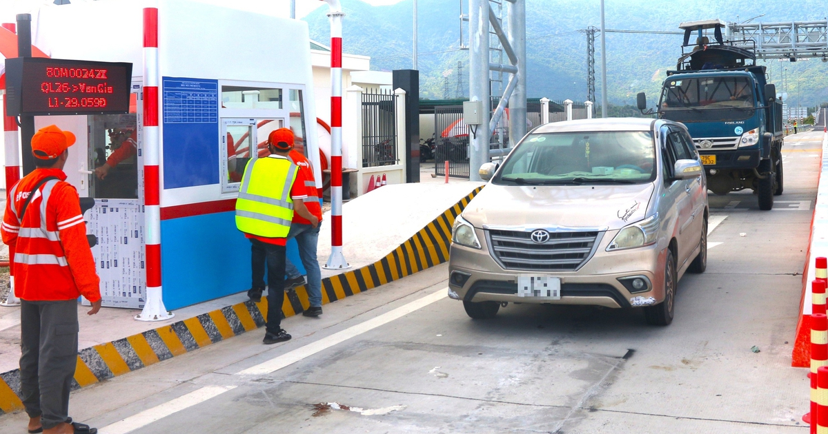 Ngày đầu thu phí cao tốc từ Nha Trang đến Quảng Ngãi: Nhiều tài xế chưa biết đã thu phí, tài khoản hết tiền