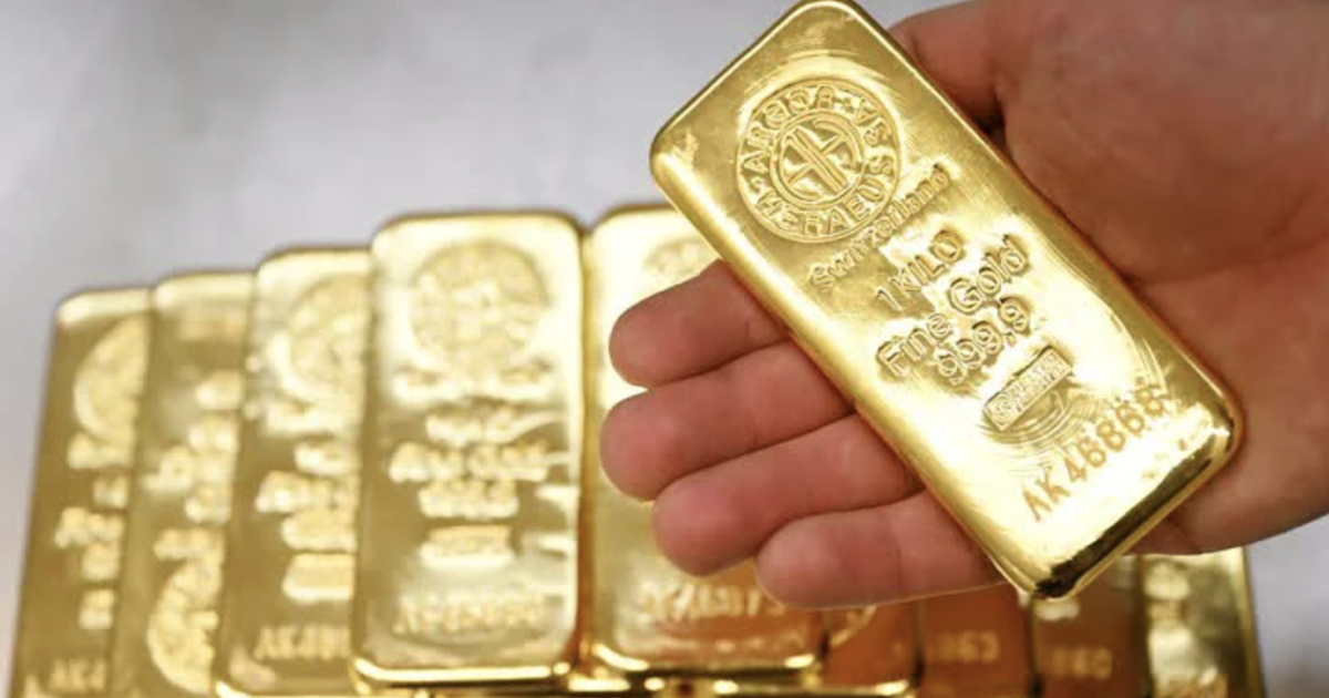 Giá dầu giảm sâu, vàng rời xa mốc 4.400 USD ngày 14/8