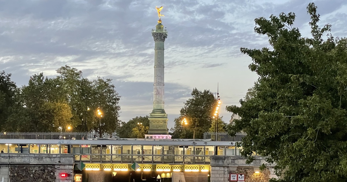 Khi 'Kinh đô ánh sáng' Paris giảm sáng