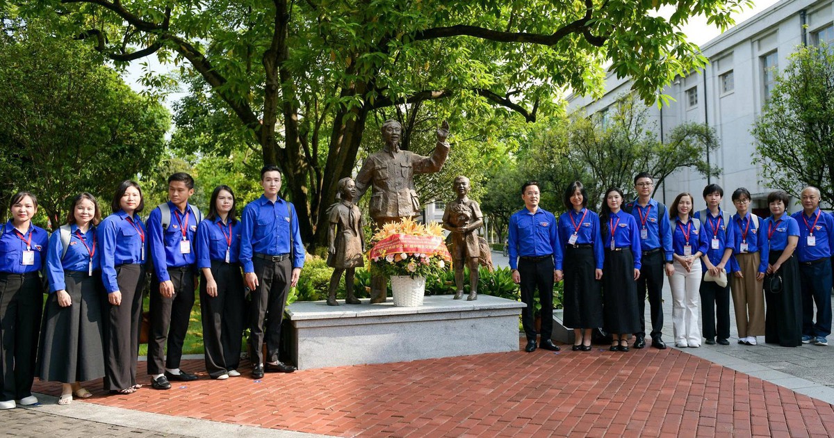 100 giáo viên, sinh viên Việt Nam thăm Khu học xá Trung ương tại Nam Ninh, Trung Quốc