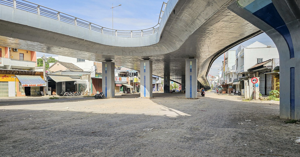 Dẹp nhiều quán nhậu lấn chiếm gầm cầu vượt Ngọc Hội ở Nha Trang