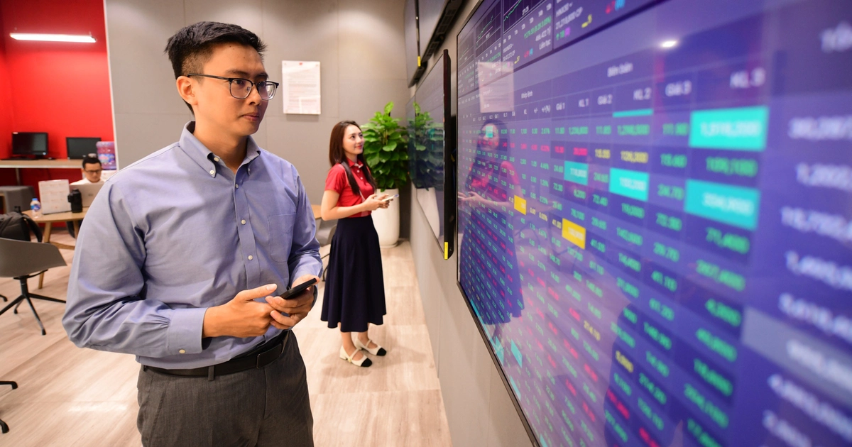 Chứng khoán tuần mới: VN-Index thử lửa 1.700 điểm, tuần này có cột mốc đáng chú ý