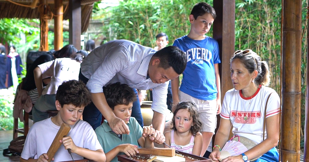 Foreign tourists try carpentry at Temple of Literature in Hanoi