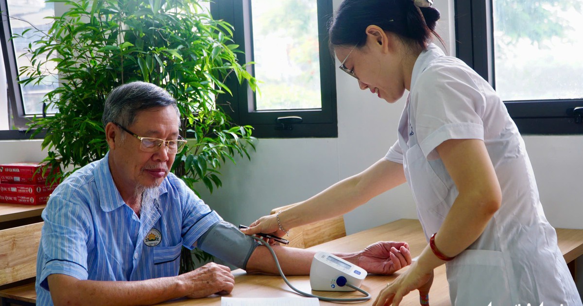 Hết tuổi lao động là đến tuổi ốm đau, người trẻ cần chuẩn bị cho tuổi già?