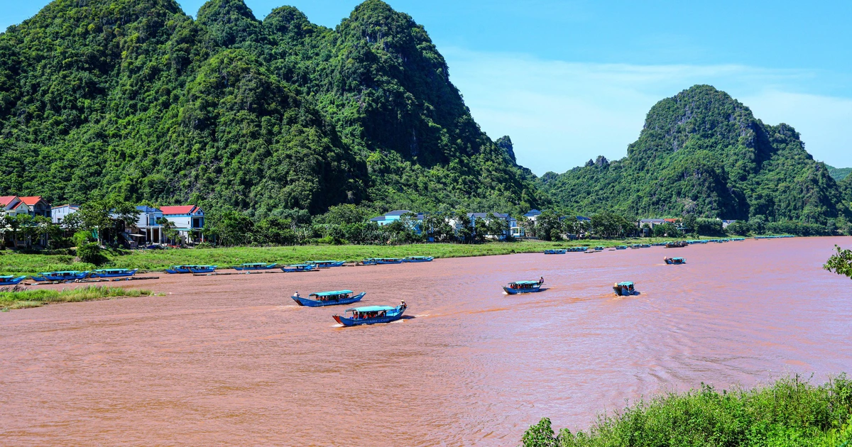 Về Phong Nha ngắm sông Son đỏ ngầu, nghe truyền thuyết mối tình gắn liền với tên sông