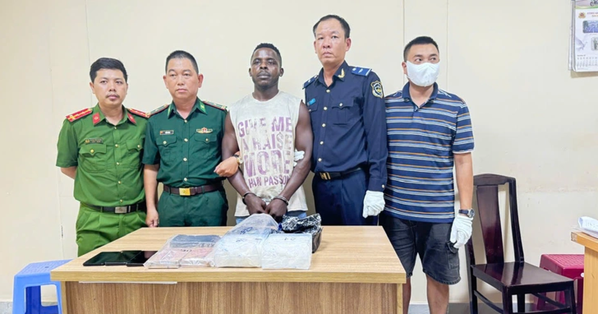 Nigerian arrested in Vietnam with 2kg of meth, 2 heroin bricks
