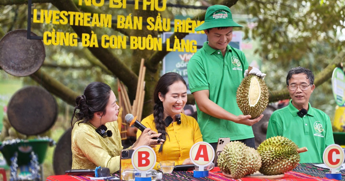 'Thủ phủ sầu riêng' rước voi về làm lễ cầu no đủ, livestream bán hàng sang Trung Quốc