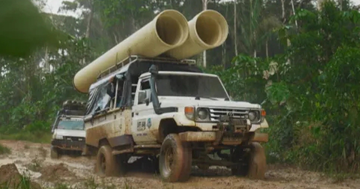 Con đường đi 100km mất tới hơn 24 giờ, chỉ tài cứng mới dám qua
