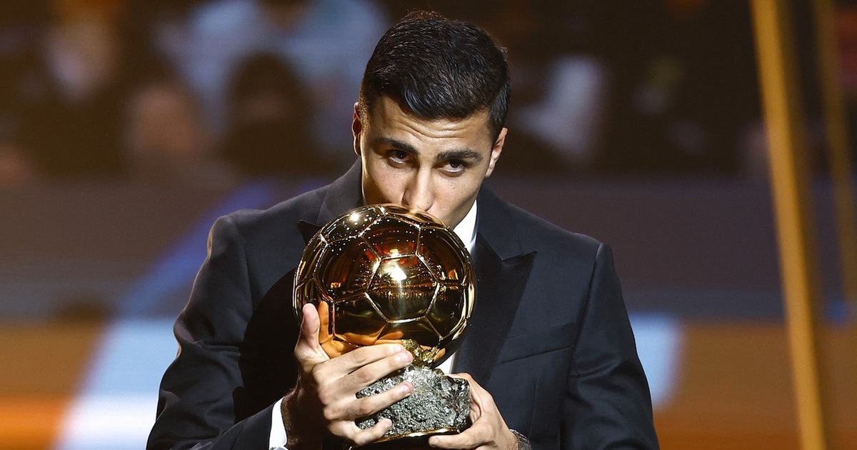 HLV Mourinho tiết lộ lý do Real Madrid hụt Rodri vào tay Barca