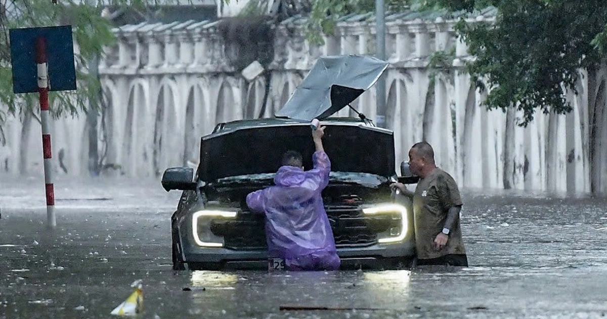 Hà Nội mưa lớn, sân Mỹ Đình có thể mưa dông suốt trận Việt Nam - Malaysia