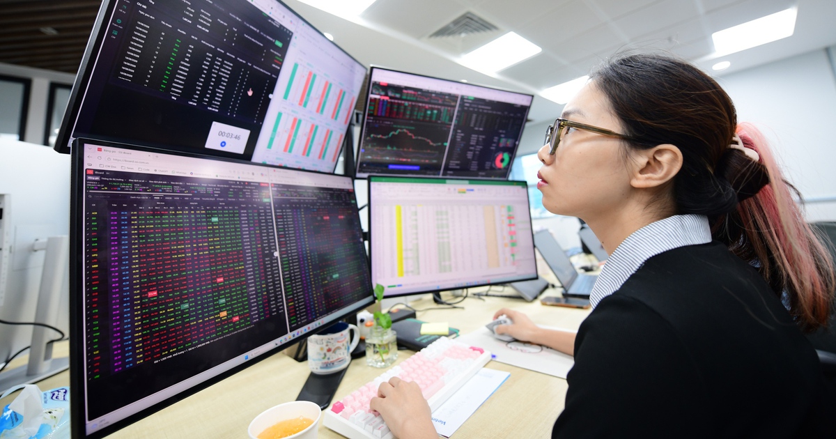 Thanh khoản chứng khoán vẫn èo uột, VN-Index lại đi lùi