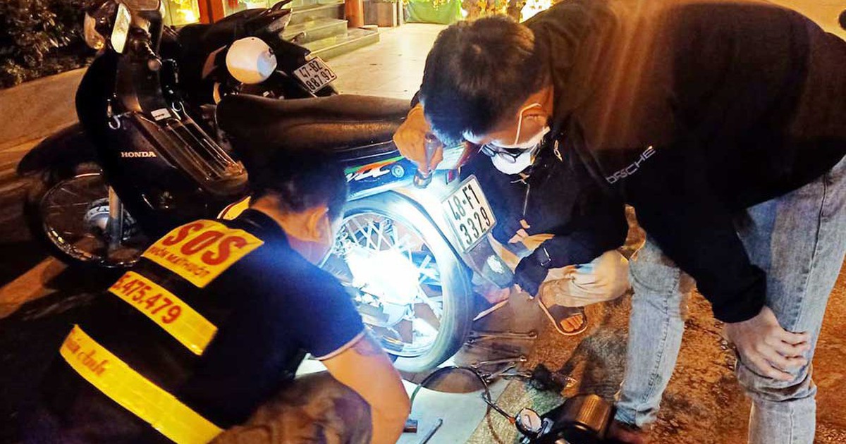 Hai chục ngàn và một tiếng bơm xe