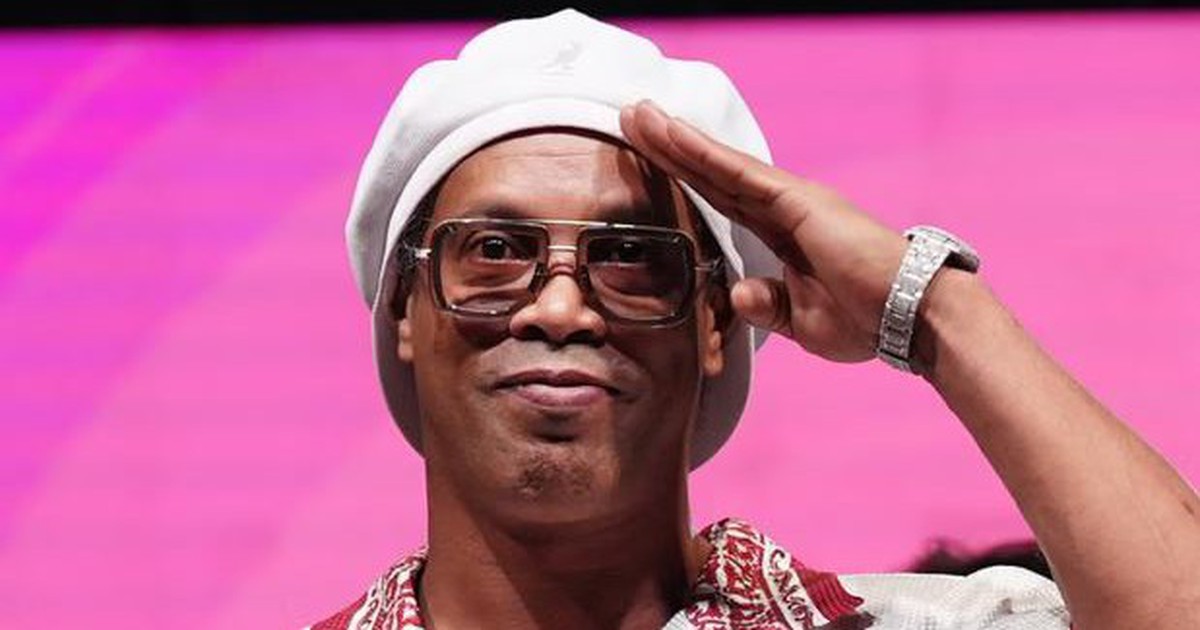 Ronaldinho gây sốc khi ra mắt CLB Ravenna, đặt mục tiêu ghi 'bàn thắng thứ 300'