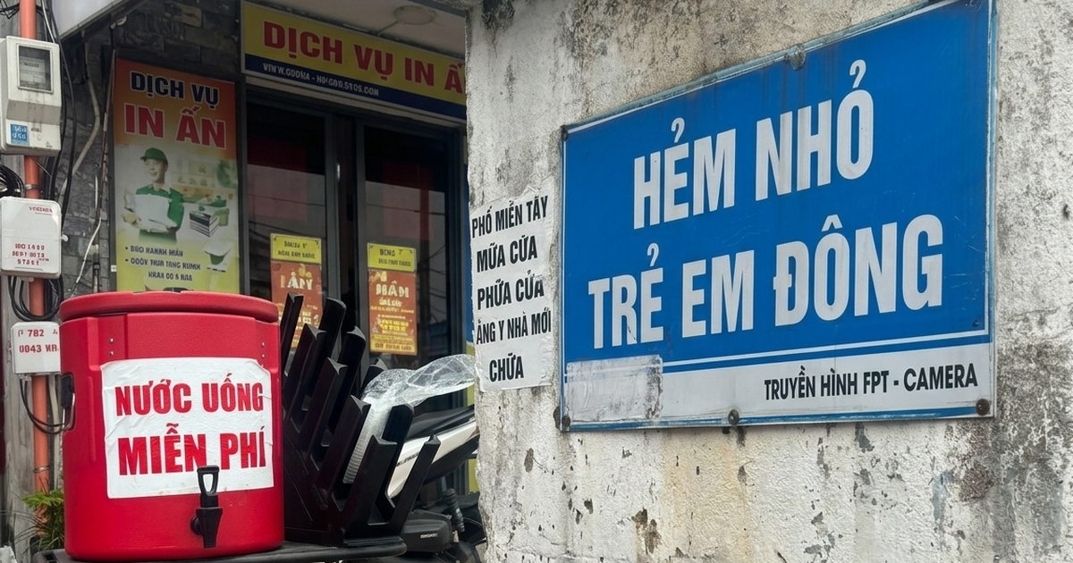 Những tấm bảng giản dị của tình người