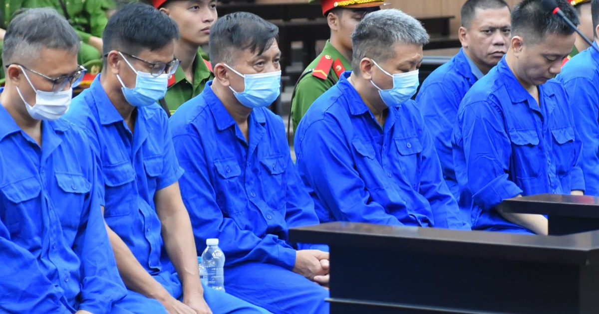Cựu thứ trưởng nhận 16,3 tỉ đồng, luật sư nói ‘không có động cơ vì tiền’?